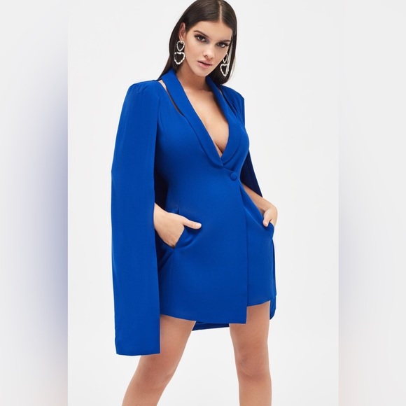 Cut out shoulder Cape dress - Picture 5 of 6